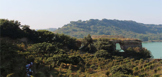 A lake, a vineyard and a taste of Campi Flegrei 
